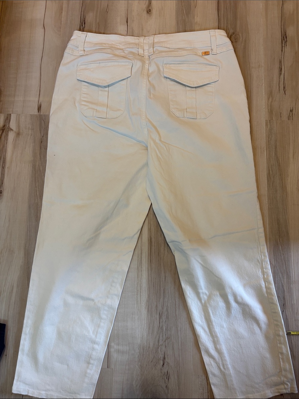 Cream Straight-Leg capris - Picture 5 of 8